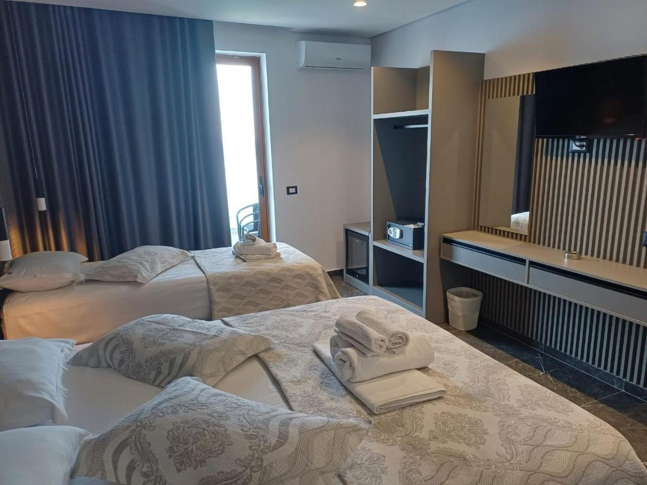 Blue Bay Hotel Saranda Extérieur photo
