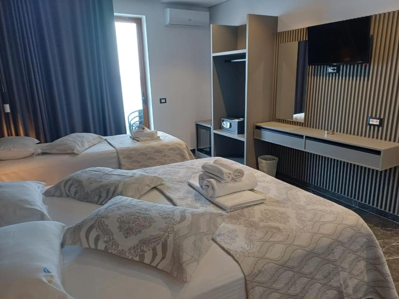 Blue Bay Hotel Saranda Extérieur photo